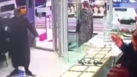 Kadın Kılığında Kuyumcuyu Soydular