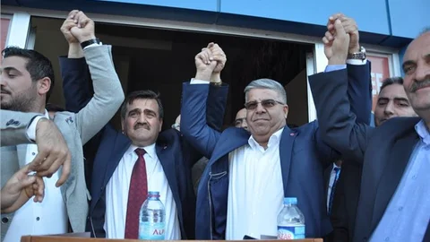 AK Parti Tarsus teşkilatında Gül dönemi başladı