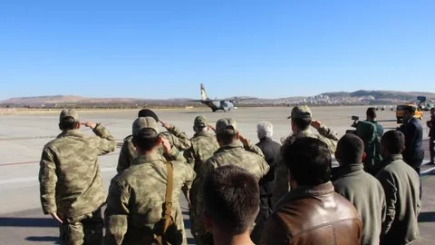 Fırat Kalkanı'nda 2 Asker Yaralandı