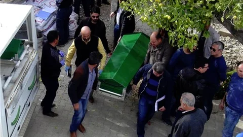 Adana'da Eşini ve İki Çocuğunu Öldürdükten Sonra Herkesle Vedalaşıp İntihar Etti
