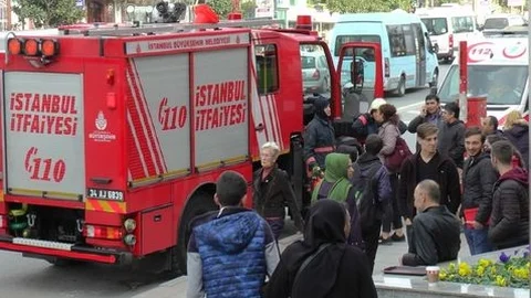 İstanbul'da AVM'de Yangın Çıktı