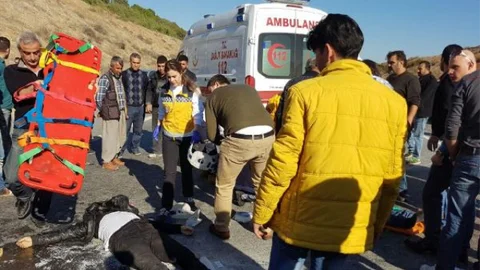 Ak Parti Milletvekili Mersin Otobanında Ölümden Döndü: Kaza Sonucu Suriyeli Baba ve Oğlu Öldü!