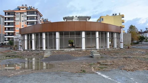 Tenis Kortlarına Kocamaz İsmi Verildi