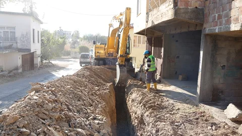  ANAMUR İLÇESİ ÇARIKLAR MAHALLESİNİN İÇMESUYU HATLARI YENİLENİYOR