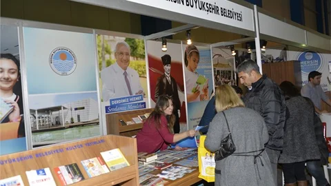 2. MERSİN CNR KİTAP FUARI’NDA BÜYÜKŞEHİR STANDINA YOĞUN İLGİ