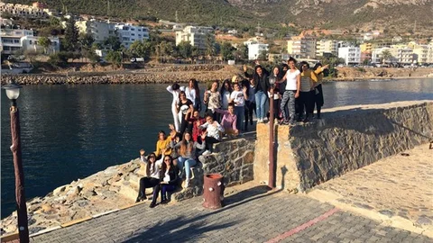 BÜYÜKŞEHİR'DEN ENGELLİ ÖĞRENCİLERE AYDINCIK VE ANAMUR'A MORAL GEZİSİ