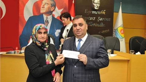 BAŞKAN CAN SÖZÜNÜ TUTTU, ŞEHİT AİLELERİNE KONUTLARI VERİLDİ