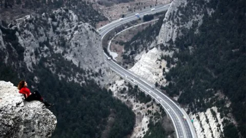 Mersin Tarsus'ta "Uçurum Pozu" Sosyal Medya Fenomeni Oldu