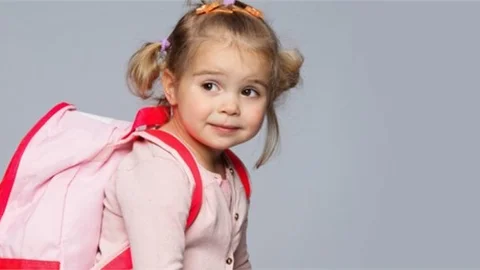 OKUL ÇANTALARI ÇOCUKLARDA KAMBURLUK YAPABİLİR!