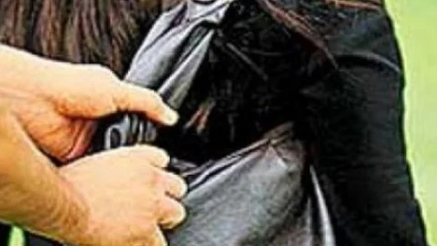 Mersin'de Çantasını Çalmaya Çalıştığı Genç Kızı Yerde Sürükledi