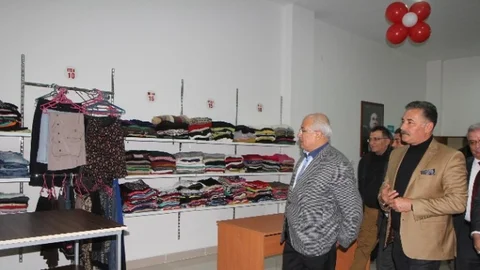 Mersin'de Dar Gelirli Aileler İçin "Hayır Çarşısı" Açıldı