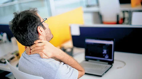 Çalışırken Bel ve Boyun Ağrısı Yaşayanlar Dikkat