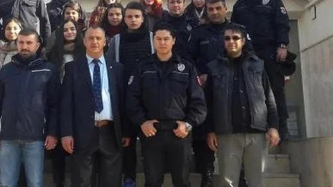 Mersin Halkı Çevik Kuvvete Moral Verdi