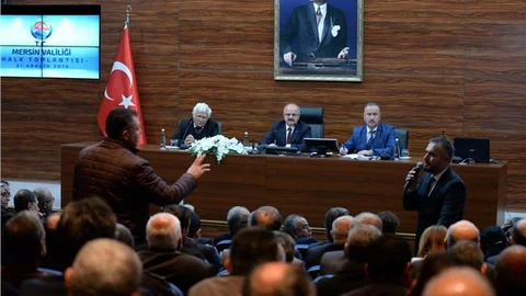 MERSİN VALİSİ HALKLA BULUŞTU