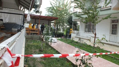 Mersin'de Bir Adam Site Bahçesinde Kendini Asarak İntihar Etti