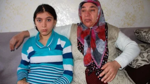 Pencereden Atılan Bir Şurup Şişesi Küçük Kızın Başına İsabet Ederek Hayatını Kararttı