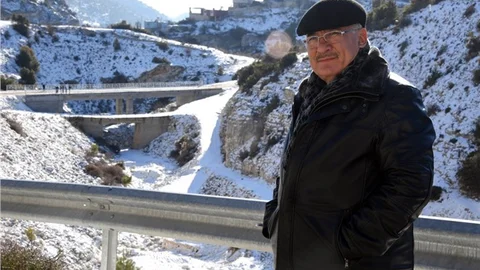 GÜLNAR HİZMET YAĞMURUNA TUTULDU