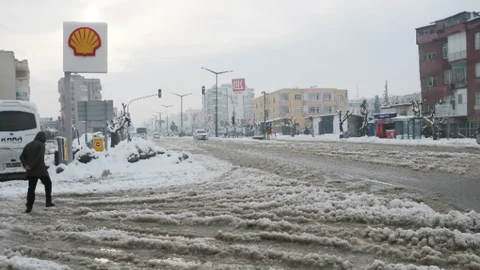 Mersin'de Kar Hayatı Felç Etti