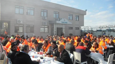 TARSUS BELEDİYESİ "İŞÇİSİNİN" YANINDA