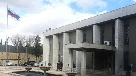Şam'daki Rusya Büyükelçiliği'ne Havan Topu Atıldı