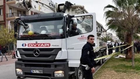 Antalya'da 7 Yaşındaki Suriyeli Çocuk Beton Mikserinin Altında Kalarak Yaşamını Yitirdi
