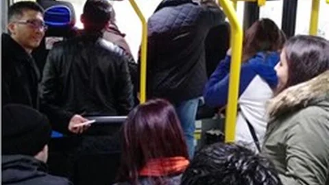 MERSİN AFETLE BOĞUŞUYOR… VATANDAŞLAR TOPLU TAŞIMA ARAÇLARINDA MAHSUR
