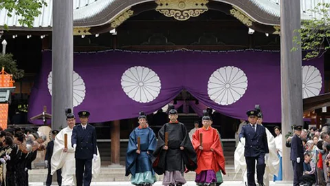 Japon Bakan Türbeyi Ziyaret Etti Uzak Doğu Karıştı
