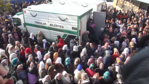 Mersin'de Sele Kapılarak Ölen Genç Çift  Toprağa Verildi