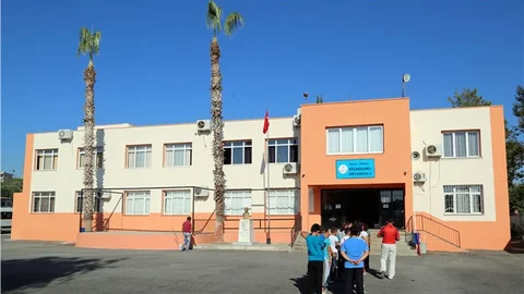 OKUL VE CAMİ HİZMETLERİ KOCAHASANLI’DA SÜRÜYOR