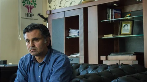 HDP Diyarbakır Milletvekili Ziya Pir Gözaltına Alındı