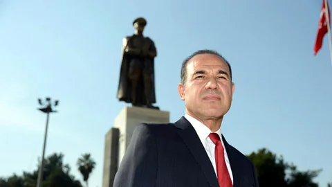 BÜYÜKŞEHİR BELEDİYE BAŞKANI MERSİN'DE KAZA YAPTI 