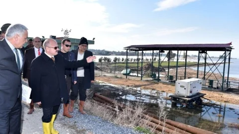 Mersin Valisi Sel Suları Altında Bölgeleri İnceledi