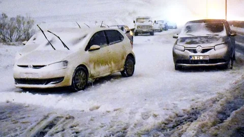 TEM Otoyolu Kardan Dolayı Otoparka Döndü