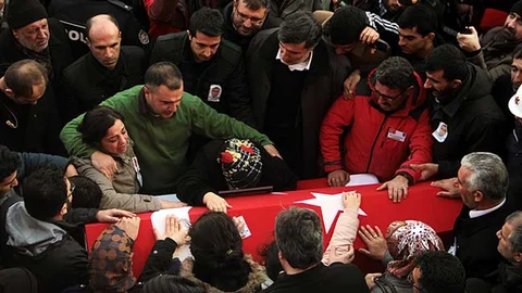 Şehit Polis Fethi Sekin Binlerin Gözyaşı İle Son Yolculuğuna Uğurlandı