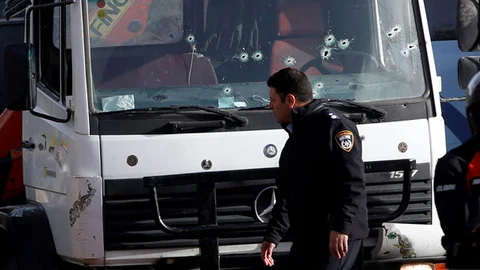 İsrail Askerlerini Kamyonla Ezdi