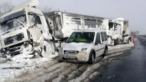 Kötü Hava Koşullarından Dolayı TIR'ların Trafiğe Çıkması Yasaklandı