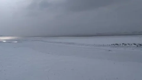 Soğuktan Göl Dondu