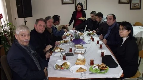 Kadın Meclisi Tarsuslu Basın mensuplarının gününü kahvaltı ile kutladı