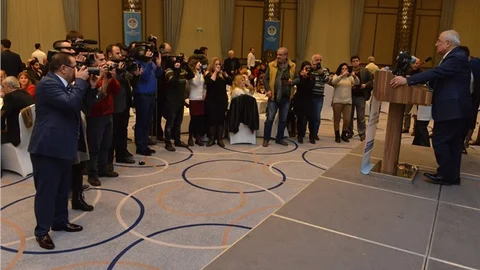 BAŞKAN KOCAMAZ, GAZETECİLERLE BİR ARAYA GELDİ