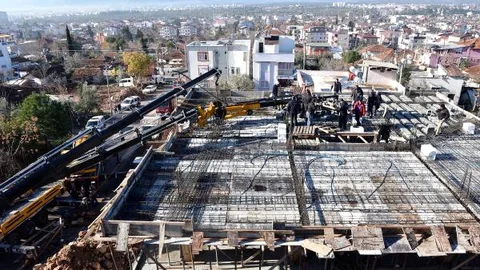 Antalya'da Vinç Kolunun Altında Kalan İşçi Feci Şekilde Can Verdi