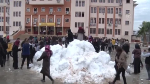 Mersin'de Öğrencilere Kar Sürprizi Devam Ediyor