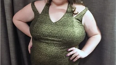 Bu Kadın Kilo Aldıkça Mutlu Oluyor