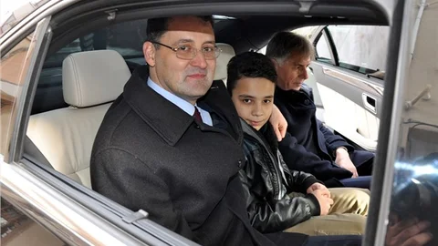 MAKAM ARACIYLA OKULA GİTMEK İSTEDİ. VALİ TWEET ATAN ÖĞRENCİYİ MAKAM ARACIYLA OKULA BIRAKTI