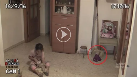 Kızı korkunca odalara kamera koyan baba, korkunç görüntüler kaydetti.