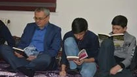 Her akşam yarım saat televizyonu kapatıp kitap okuyalım