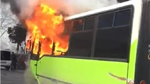 Özel Halk Otobüsü Seyir Halindeyken Alev Alev Yandı