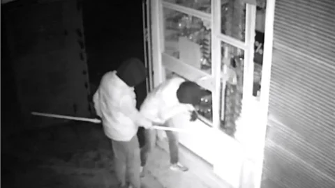 Mersin'de Hırsızlar Güvenlik Kamerasına Takıldı