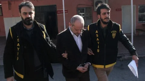 Kadına Çarpıp Öldüren Sürücü Düşürdüğü Dikiz Aynası Sayesinde Yakalandı