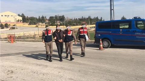 MERSİN  İL JANDARMA İHBARI DEĞERLENDİRDİ, 17 YILDIR ARANAN KİŞİYİ YAKALADI