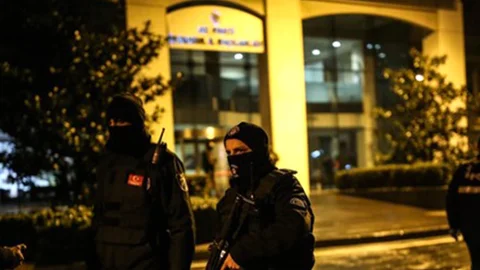 İstanbul'da 2 Saldırıda da Aynı Kişi Aynı Silah Yer Almış